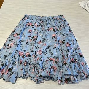 Yakira Bella women’s knee length skirt with flower details size L